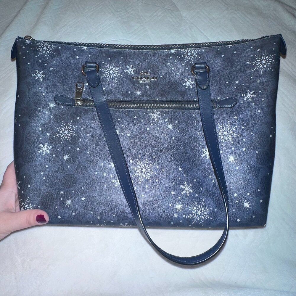 Coach Gallery Tote bag in Navy signature canvas with a snowflake print